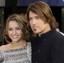 Miley cyrus aka hannah montana at the gibson amphitheatre in universal city, california. Billy Ray Cyrus Hannah Montana Hat Meine Familie Zerstort Welt
