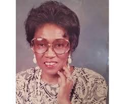 Ella Givens's Instagram, Twitter & Facebook