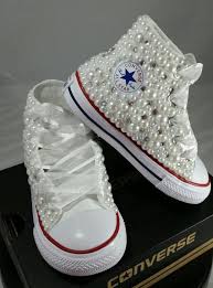 Setzt euch in vertrauter runde zusammen und lasst eurer kreativität freien lauf! Converse Chucks Hochzeit 0846af