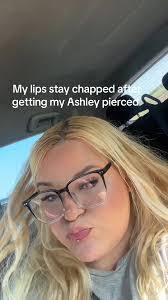 Ashley Sinks's Instagram, Twitter & Facebook