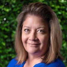 Karen Lister's Instagram, Twitter & Facebook