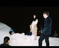 Selena gomez come and get it (official video music).240. Selena Gomez On The Set Of I Cant Get Enough Music Video Selenagomez En El Set Del Video Musical I Cant Get Selena Gomez Selena Gomez The Weeknd Music Photo