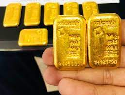 Exchange between other volume versus mass or weight measures with instantly calculated unit values and enter a new kilogram amount of gold to convert from. Suisse Bars 999 9 Purity 1 Kg Gold Bar Weight 1kg Rs 3215000 Kg Id 21916564133
