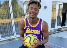 As roma have only just recently entered the chase for tammy abraham, but according to gianluca di marzio, they. Abraham Trolled By Chelsea Teammate Mount Over First Touch