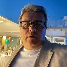 Is it possible to control three/four 1 way switches (push buttons) with  Shelly and how? Do I need Shelly 1 or 2.5 and how much of them? Thank you  in advance and