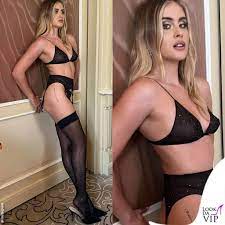 La svolta hot di Valentina Ferragni: le foto al limite della censura HD phone wallpaper