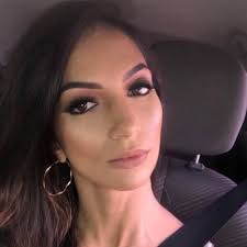 Kely Gouveia (@kelygouveia)