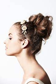Collection by long hair monk • last updated 4 days ago. Messy Bun Headband Frisur Braut Haar Styling Hoch Knoten Frisuren