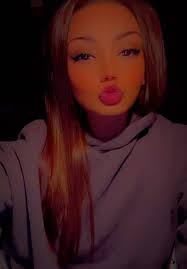 Alexis Devries's Instagram, Twitter & Facebook