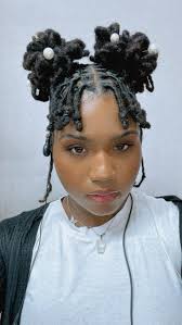 Kayla Luster (kaylaluster2018)