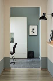 Die Lange Der Diele Betonen Bild 11 Auf Die Optische Lange Kommt Es An Kleineraume Diele Flur Farbtipps Wohnung Streichen Wohnen Kleine Raume Einrichten