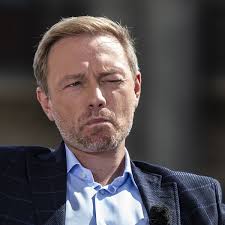 Seine follower kritisierten ihn scharf dafür, dass er nicht vor ort war, als die fdp den einzug in. Christian Lindner Verargert Uber Geschmacklose Frage In Der Ard Nw De