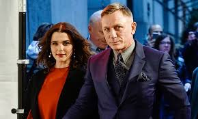 Movies list daniel craig young daniel craig collection daniel craig haircut daniel craig daughter daniel craig spectre daniel craig join daniel craig in london for the ultimate bond experience. Aston Martin Sportwagen Von Daniel Craig Fur Eine Halbe Million Dollar Versteigert Kleinezeitung At