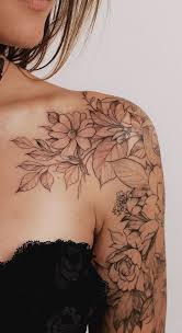Tatouage fleur epaule tatouage épaule femme tatouage pivoine tatouage dos dessin tatouage femmes tatouages jolis tatouages tattoo epaule les tatouages sur l'épaule pour femmes seront souvent des motifs tout en finesse comme le un tatouage à l'épaule pour une femme peut être très. Epingle Sur Tatuagem Feminina Delicada Ombro