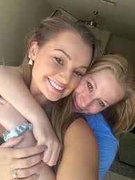 Happy Sunday!!! I'm heading home today but gonna miss my sis. Tampa, you  were a dream!!! 😍