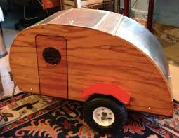 This diy camper trailer has everything including a bed and table. 10 Teardrop Trailer Plans Free Camper Diy Pics Mymydiy Inspiring Diy Projects