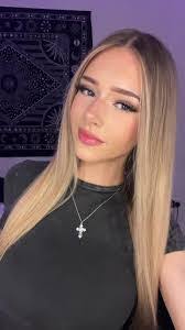 Lily Rowe's Instagram, Twitter & Facebook