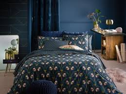 En général, la chambre à coucher est censée inviter au repos et à la détente. 10 Deco Bleu Marine Pour Votre Maison