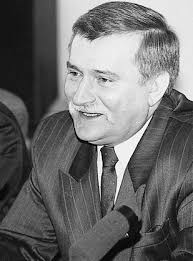Czy twoim zdaniem lech wałęsa powinien być pozbawiony pokojowej nagrody nobla, jako człowiek podburzający polaków do wojny domowej oraz nawołujący do interwencji zewnętrznej wobec polski ? Walesa Lech Encyklopedia Pwn Zrodlo Wiarygodnej I Rzetelnej Wiedzy