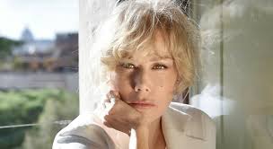 Nancy Brilli ha il Covid, a casa con la polmonite: «Mi è presa brutta»