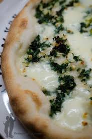 Pizza A La Persillade Et A La Mozzarella Piratage Culinaire Recettes De Cuisine Recette Sympa Mozzarella