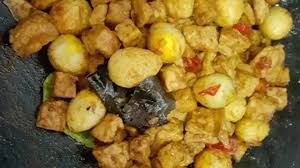1 papan tempe • telur puyuh (rebus dan kupas) • 4 siung bawang merah • 3siung bawang putih • 2 buah cabe merah • 8 buah cabe rawit • 2lembr daun salam • 1 ruas lengkuas. Sambel Goreng Tempe Tahu Dan Telur Puyuh Dimanaja Com