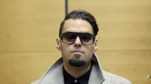 Programledaren Axl Smith åtalas för att ha filmat tiotals sexakter