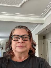 what hairstyle suits flat and wavy hair for a 58 year old woman?