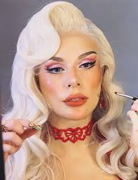 La colombiana Camila Cardona es modelo, personal shopper y una apasionada  asesora de imagen. instagram.com/camicar714 "Soy una mujer con mucho amor,  luz y felicidad, perseverante y muy agradecida con la vida".