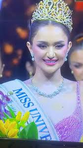 So emotional Shenneys during her motorcade in the Philippines, she does not  have the chance to do this in her own country Nicaragua for some reason🥹🥹  Do not worry Shenneys, Filipinos are