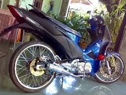 Modifikasi motor supra x, modifikasi motor honda tiger, modifikasi motor, modifikasi motor roda 3, modifikasi motor honda, modifikasi motor mx, modifikasi motor win, modifikasi motor king, modifikasi motor mio modif striping supra x 100 cc black ! 61 Foto Modifikasi Motor Honda Supra X 100cc Terunik Sendal Motor
