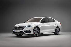 Taking a look at the 2021 skoda superb with hybrid engine and top of the line trim: 2021 Skoda Octavia Rs Debuts As Plug In Hybrid Hits 100 Km H In 7 3 Seconds Autoevolution