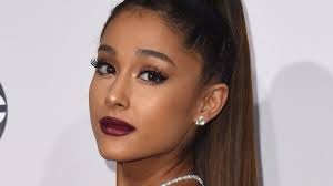 I tagli capelli corti delle sfilate. La Cantante Ariana Grande Debutta Con Una Nuova Pettinatura Corta Italian News24viral