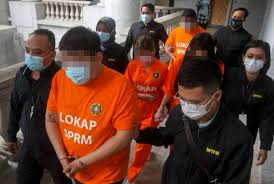 Sindiket scam terbaharu guna nama yb untuk menipu. Sering Pamer Kemewahan Di Media Sosial Sprm Tahan Datuk Seri Disyaki Terlibat Macau Scam Mykmu Net
