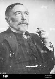 JOSEPH CONRAD (1857-1924) Polish-British author with his wife Jessie and  one of their two sons Stock Photo
