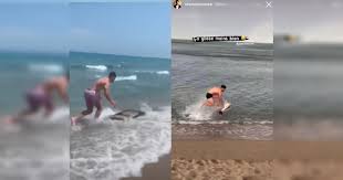 S'en suivi un été de folie, où le bouclier de brennus visita. Toulouse Apres Le Brennus Romain Ntamack Surfe Sur La Coupe D Europe Video Le Rugbynistere