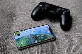 Sony playstation 4 is officially supporting the fortnite: Fortnite Now Available For Free Download On Ios Hypebeast