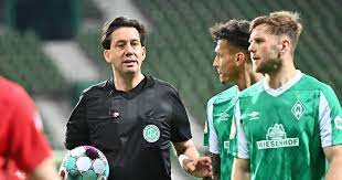 Florian kainz (sv werder bremen) right footed shot from the left side of the six yard box to the centre of the goal following a fast break. X5ev7axl7g0zwm