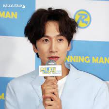Lee kwang soo is a south korean actor and entertainer. H9zn20utseuv M
