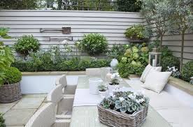 1001 Ideen Und Bilder Zum Thema Sichtschutz Selber Bauen Kleiner Hof Garten Sichtschutz Selber Bauen Hofgarten