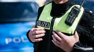 Fußgängerin bei Unfall tödlich verletzt - Fahrer fährt davon und lässt Verletzte auf Straße liegen — NDR.de
