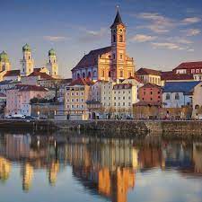 It lies at the confluence of the danube, inn, and ilz rivers, on the austrian border. Passau Wilkommen In Der Stadt Der Drei Flusse Geo