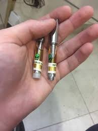 Light smoker here, looking to switch to vaping for funsies/easier on the throat. Wax Pen