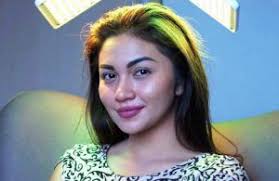 Gaya berbusana artis ini yang. Pin Di Beauties