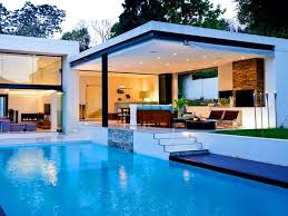 بالصور مسابح ذات تصاميم ممي زة في أجمل المنازل Pool House Designs Modern Patio Design Modern Patio