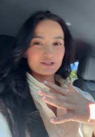 Natalie Kates's Instagram, Twitter & Facebook