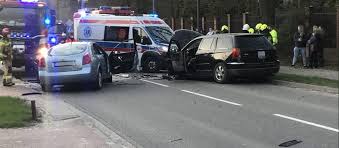 Rafał krupa, rzecznik komendanta powiatowego psp w sochaczewie. Makabryczny Wypadek W Konstancinie Jeziornej Czolowe Zderzenie Nissana Z Chryslerem Na Miejscu Smiglowiec Lpr Zdjecia Warszawa Super Express