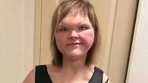 It is SO AWESOME to see a Multimillionaire get her hair colored in her  kitchen!!! So BADASS! (I am that hairstylist)