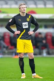 The player's height is 194cm | 6'4 and his weight is 88kg | 194lbs. Erling Haaland Vs Freiburg 06 02 21 In 2021 Borussia Dortmund Dortmund Bundesliga