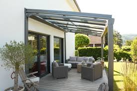 Ein Transparentes Terrassendach Schutzt Vor Regen Und Schafft Gleichzeitig Ein Helles Offenes Wohngef Terrassen Dach Uberdachung Terrasse Terrassenuberdachung